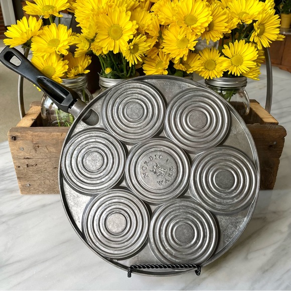 Nordic Ware•Silver Dollar Waffle Griddle w/ Handle•Make 7, 3”Waffles at Once!🧇 - Picture 7 of 15